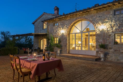 Villa at 20 min to Florence center w/ heated pool