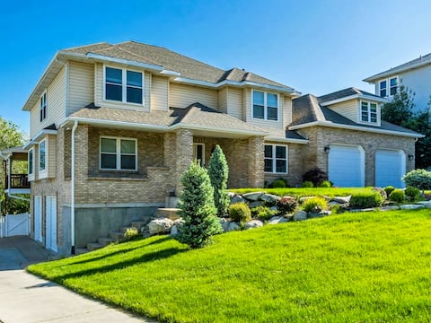 Mountain Vista Retreat; 3 BR/2B spacious and cozy!
