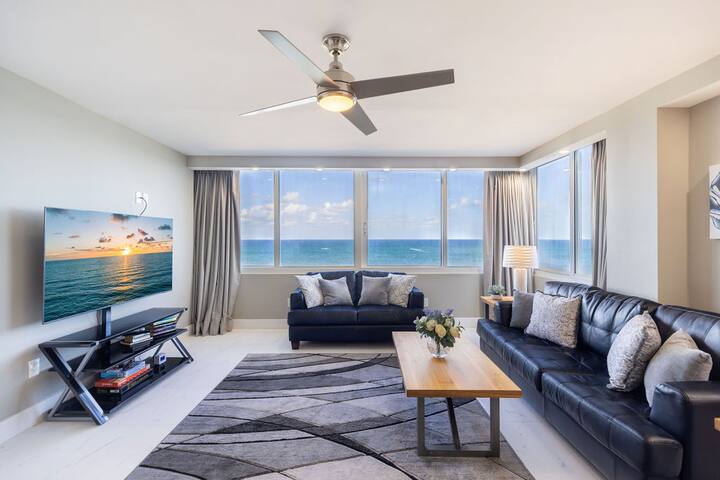 Ocean Haven Retreat: beachfront paradise with pool gallery image 2