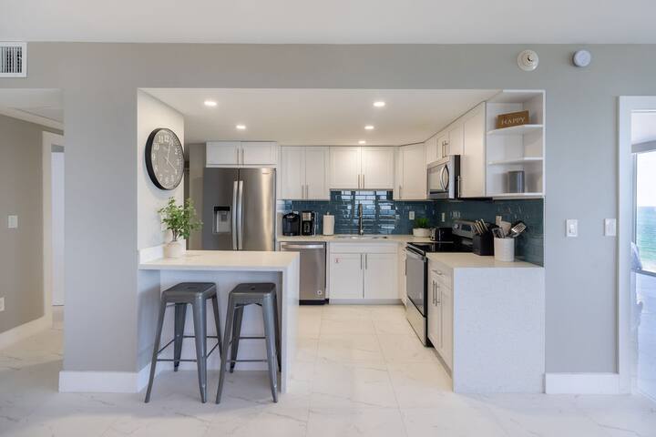 Ocean Haven Retreat: beachfront paradise with pool gallery image 3