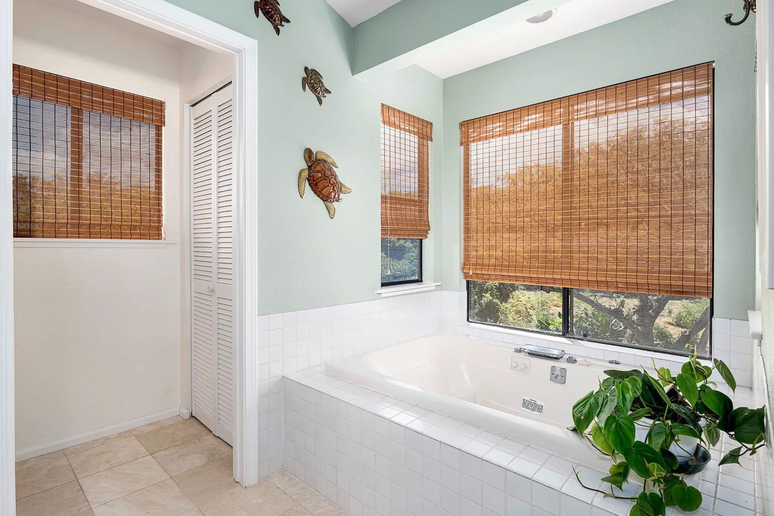 Home in Waimea · ★4.59 · 5 bedrooms · 12 beds · 3 private baths - Image 21