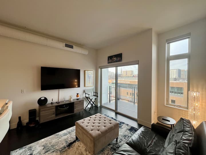 Cozy Retreat By Fiserv Forum - 밀워키