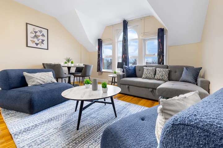 Stylish 4-BR Home In London – Sleeps 15, Near Tube