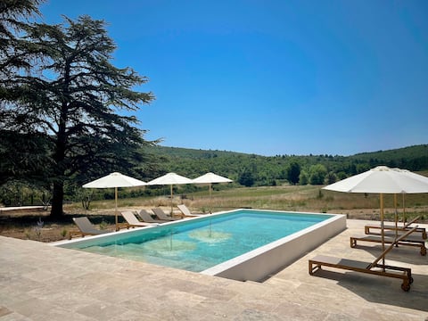 Large property in Provence – Gordes / Luberon