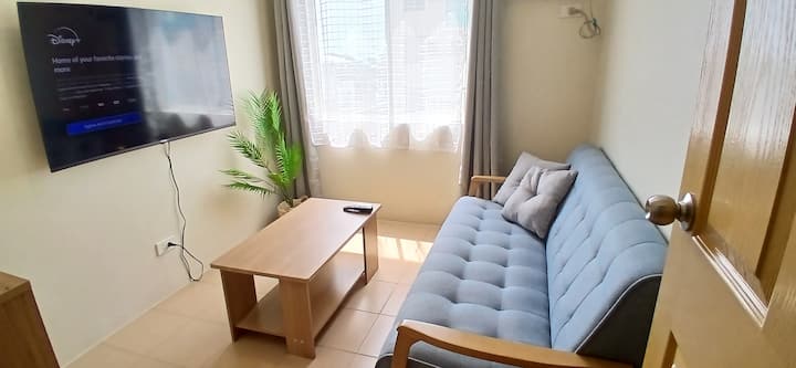 Cozy Stay At Marina Spatial W/ Workspace - 더마겟