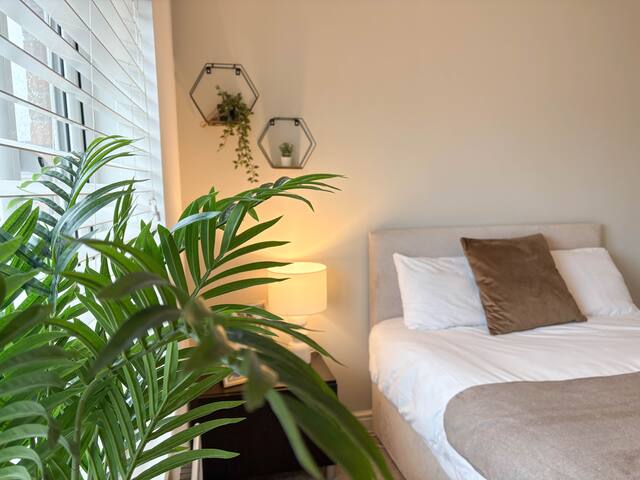 4BR• Free Car Parking • Walk to Etihad/Co-op Live gallery image 5