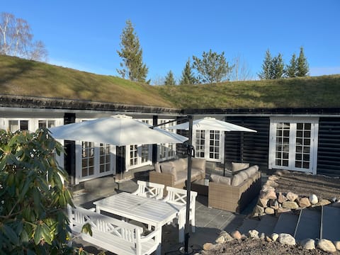 Grass-roof villa and outdoor spa