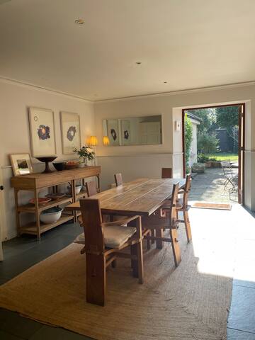 Sunlit Dublin City House gallery image 5