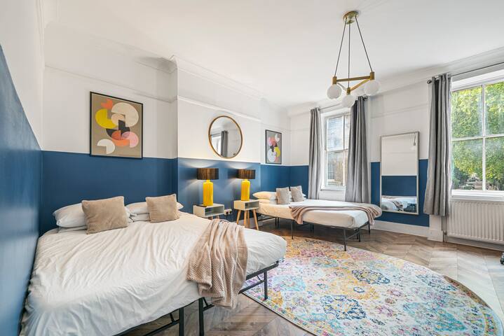 5-Bed Home in Central London | Sleeps 14 | Old St gallery image 2