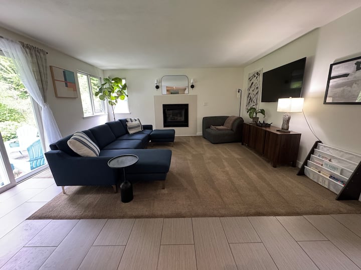 Spacious 4br Home • Sleeps 8 • Family-friendly - Marysville, WA