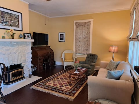 Top performing Airbnb: Historic Midtown Bungalow-a walker's paradise in Cooper Young