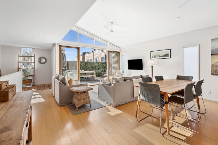 Clifford Retreat – location location!