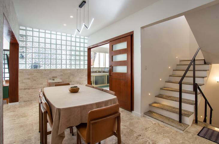 Spacious home with views of Christ the Redeemer. gallery image 3