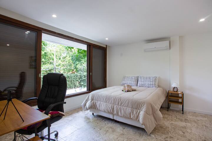 Spacious home with views of Christ the Redeemer. gallery image 5