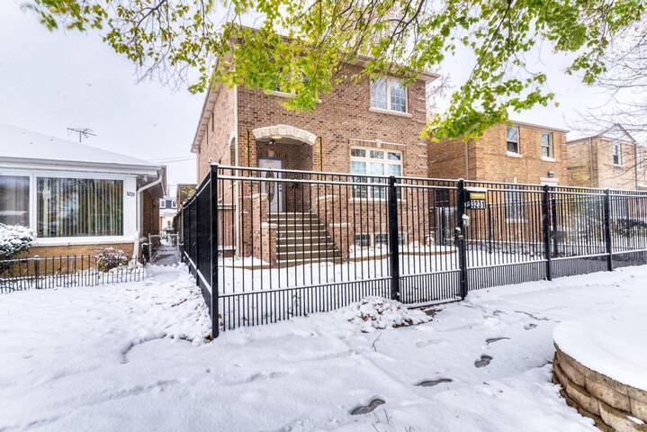 Birthday?Anniversary?Showers?3500 sq ft, sleeps 16 gallery image 2