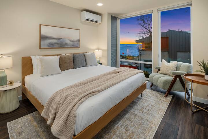 Stunning Beach+Mtn Views! Rooftop•Full AC•King Bed gallery image 5