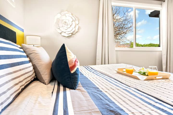 Uživajte u prostranom bračnom krevetu s udobnom posteljinom.