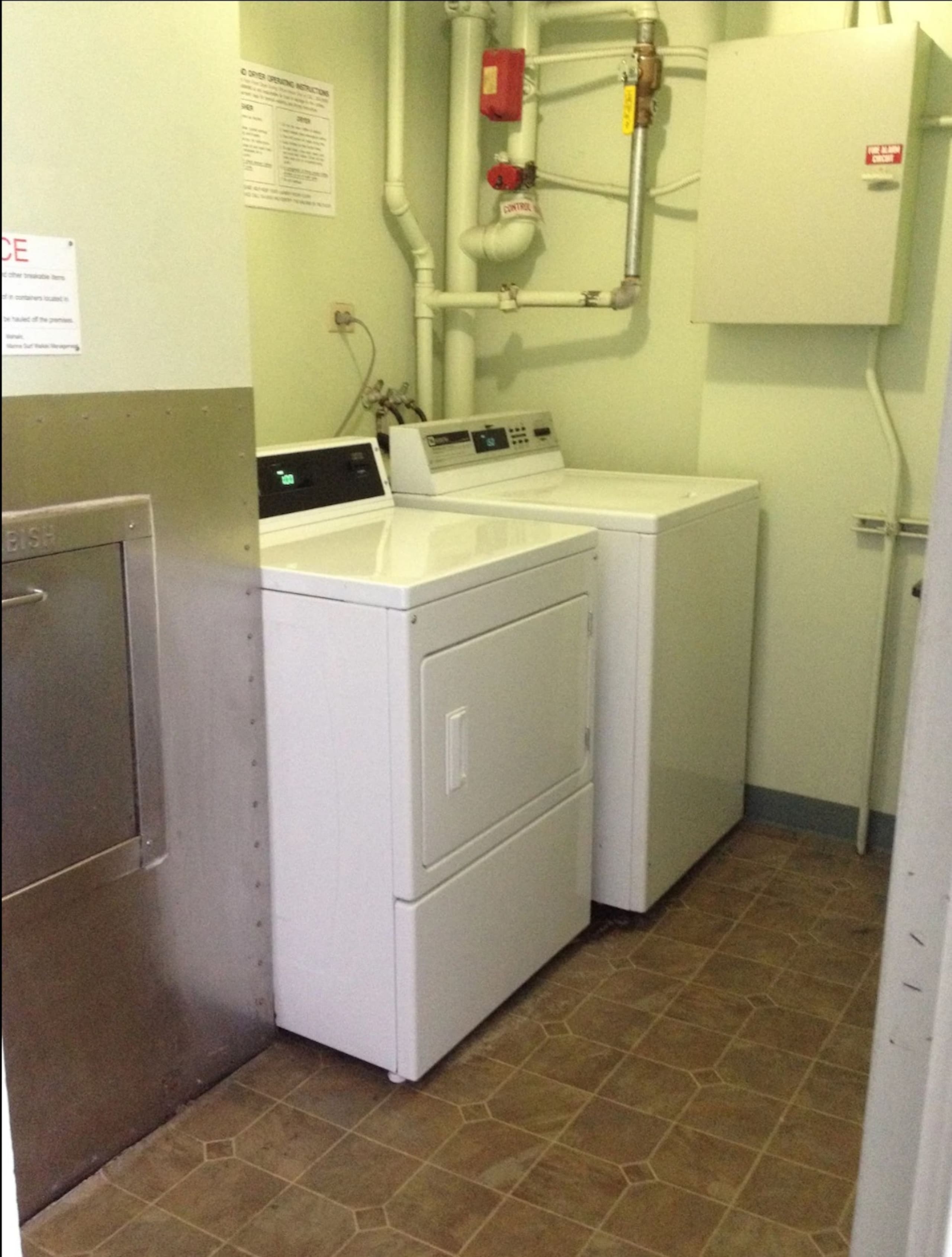 Tropical Escape in Waikiki with Free Parking - Image 23