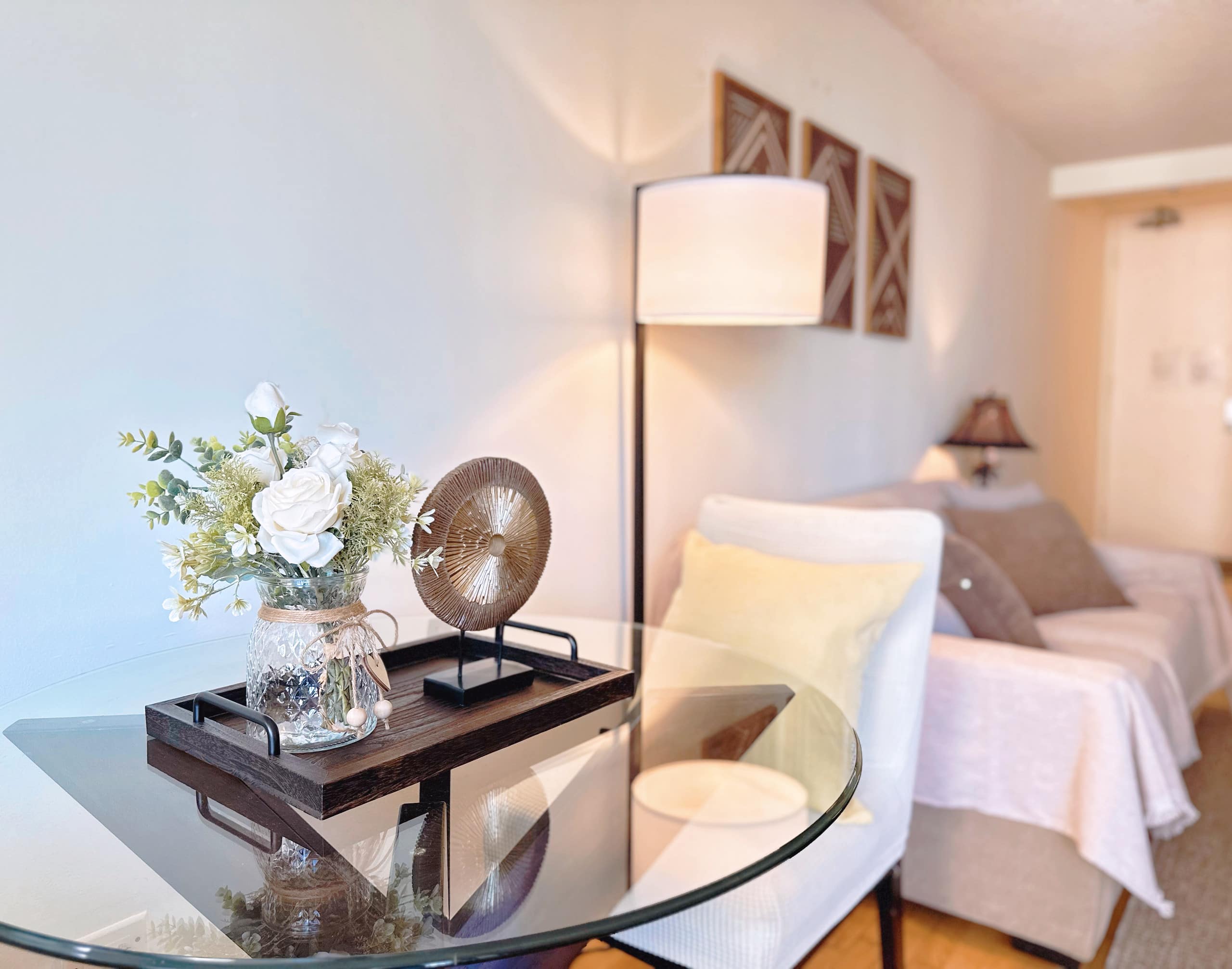 Tropical Escape in Waikiki with Free Parking - Image 6
