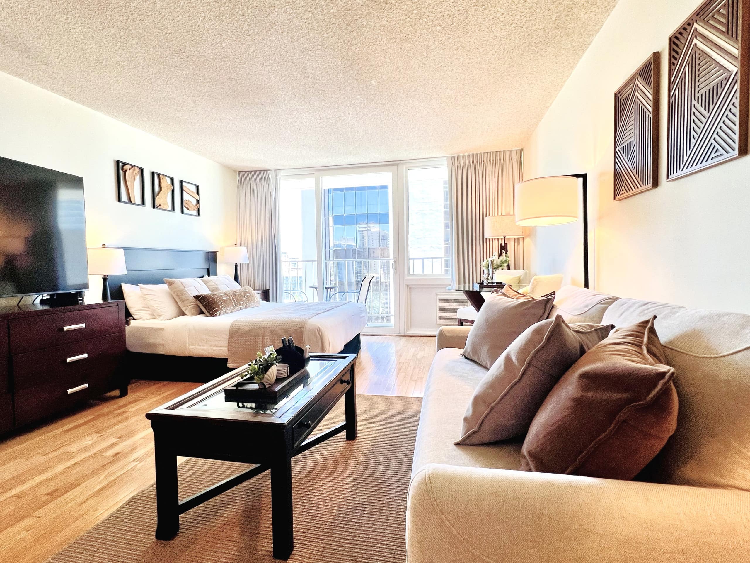 Tropical Escape in Waikiki with Free Parking - Image 41