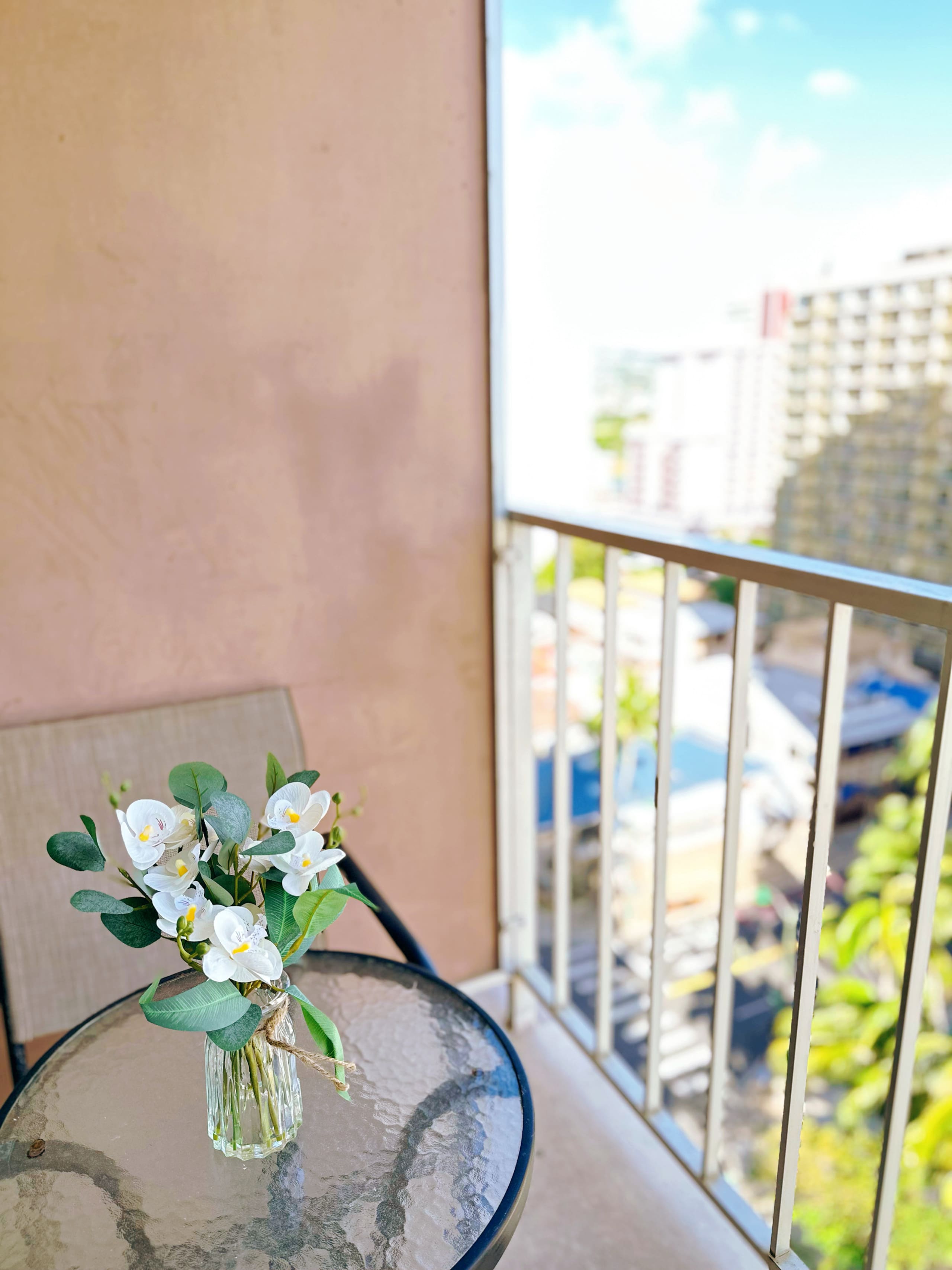 Tropical Escape in Waikiki with Free Parking - Image 20