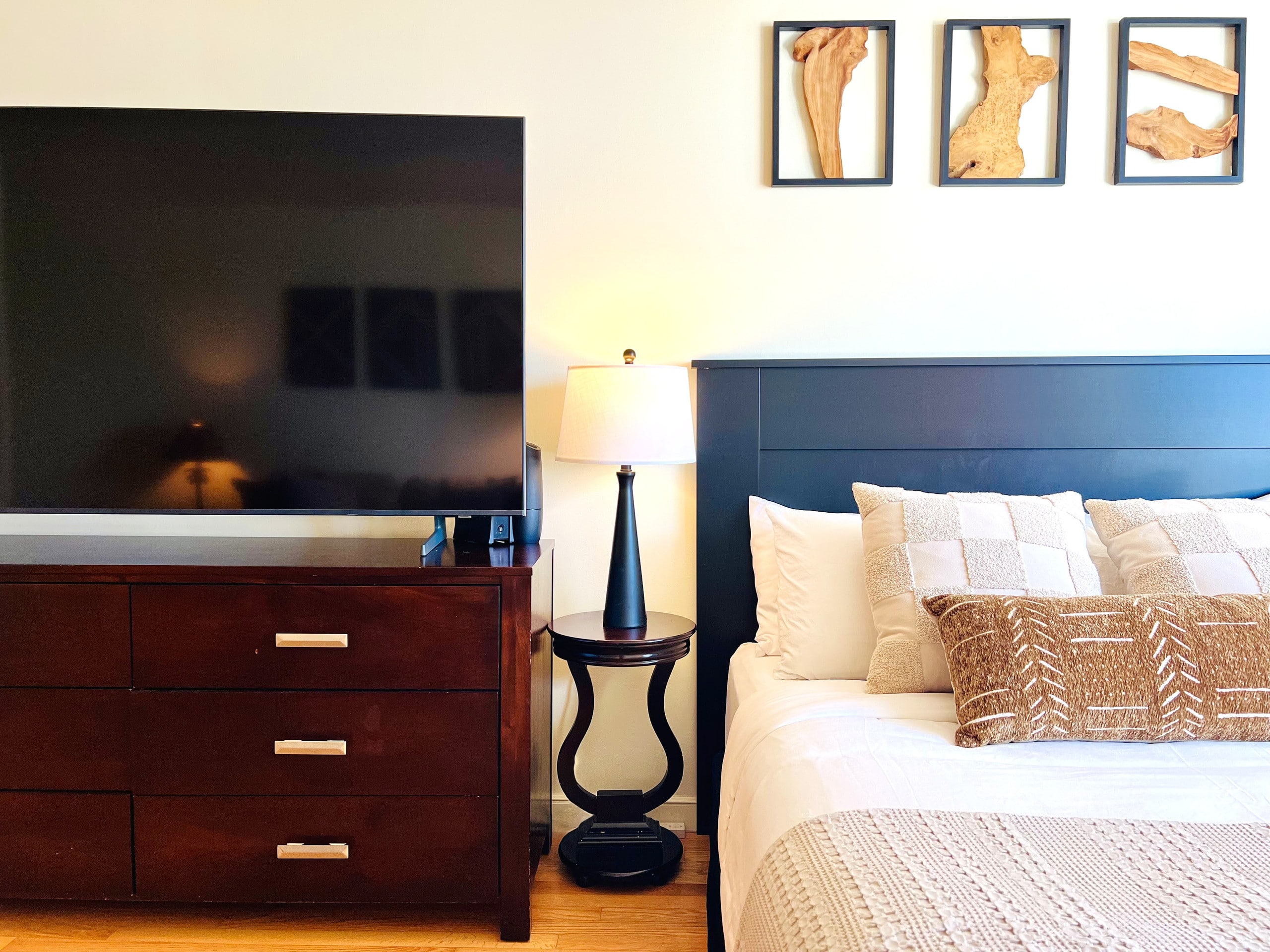 Tropical Escape in Waikiki with Free Parking - Image 38