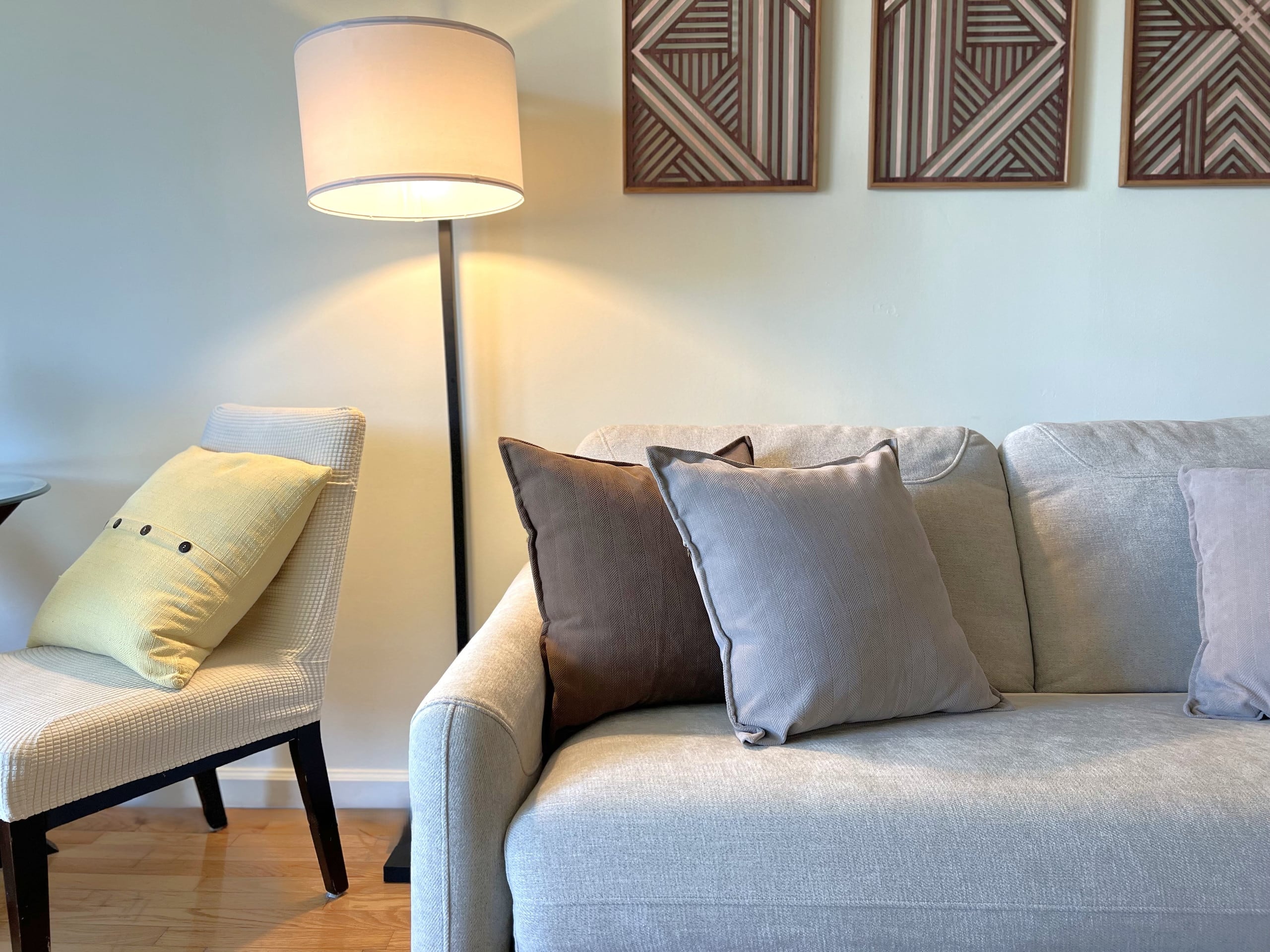 Tropical Escape in Waikiki with Free Parking - Image 28