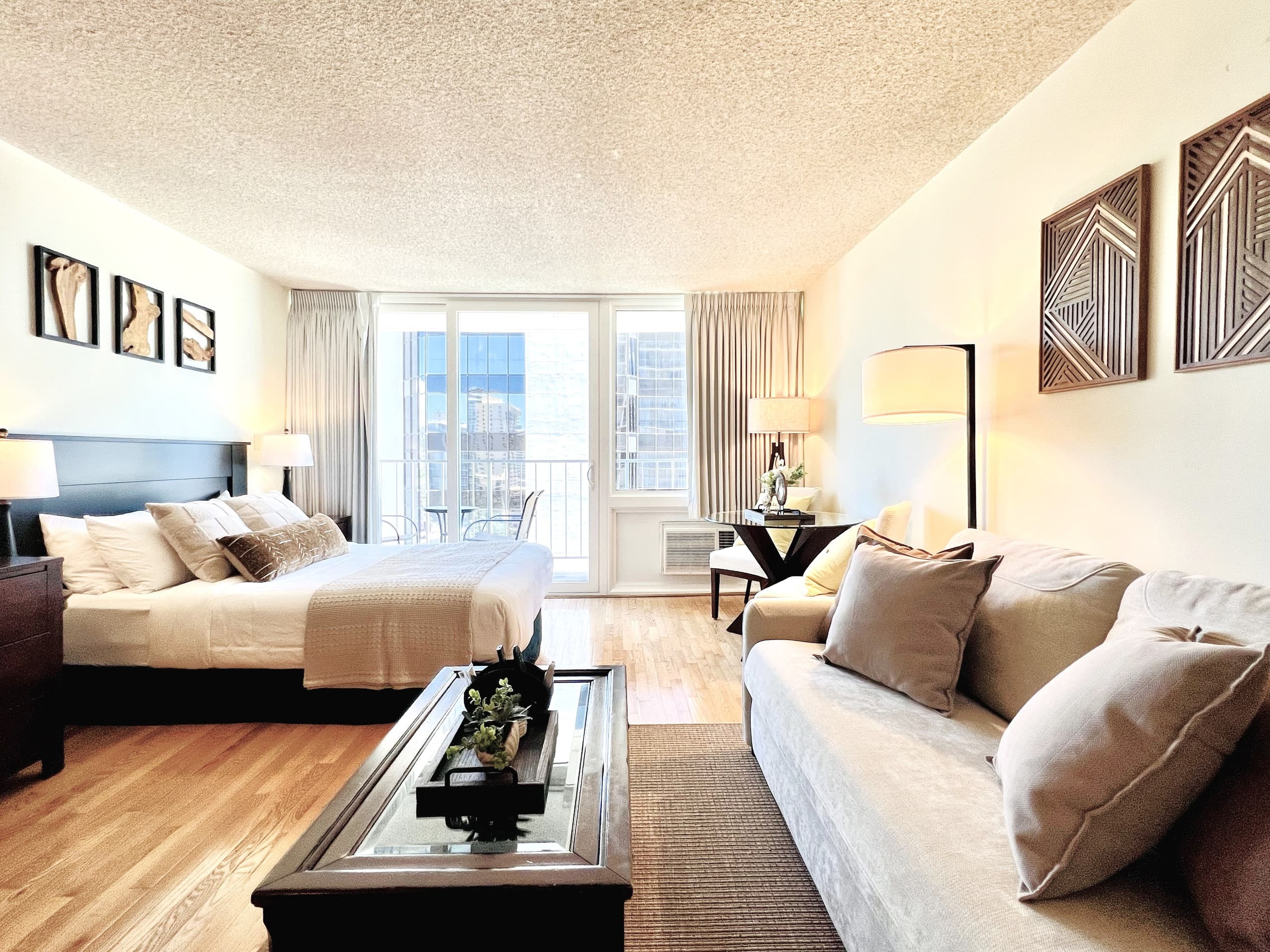 Tropical Escape in Waikiki with Free Parking - Image 26