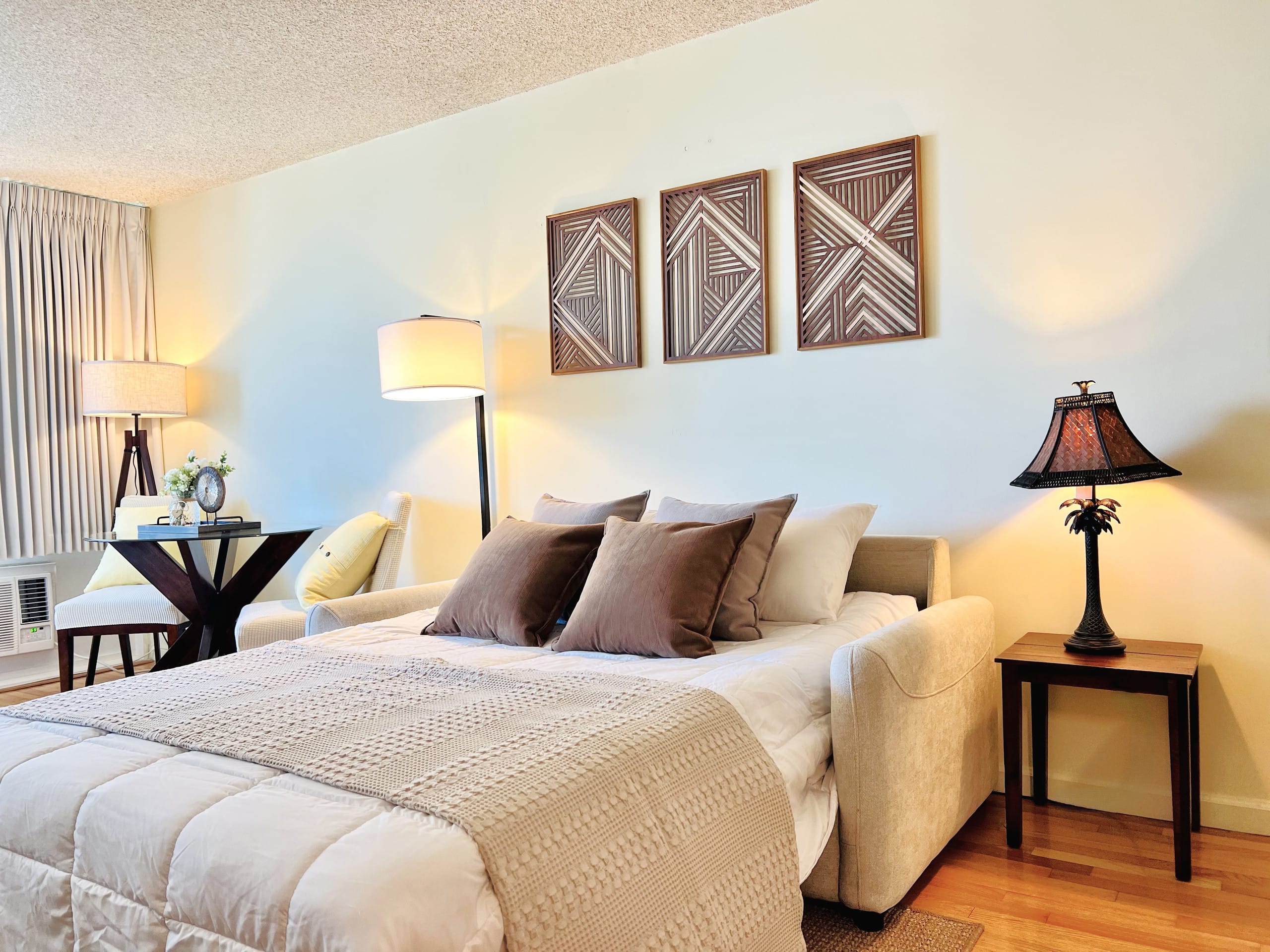 Tropical Escape in Waikiki with Free Parking - Image 34