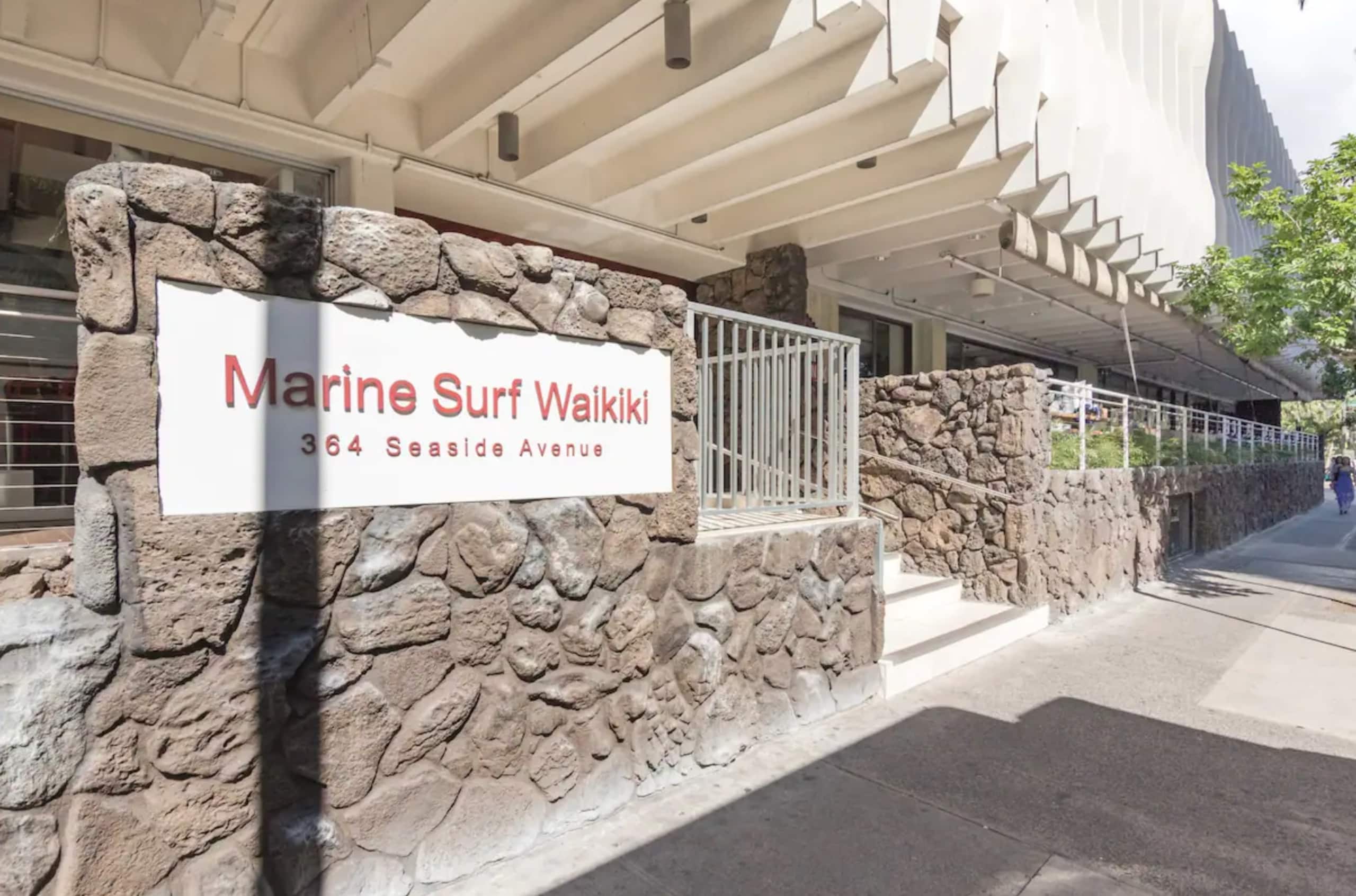 Tropical Escape in Waikiki with Free Parking - Image 50