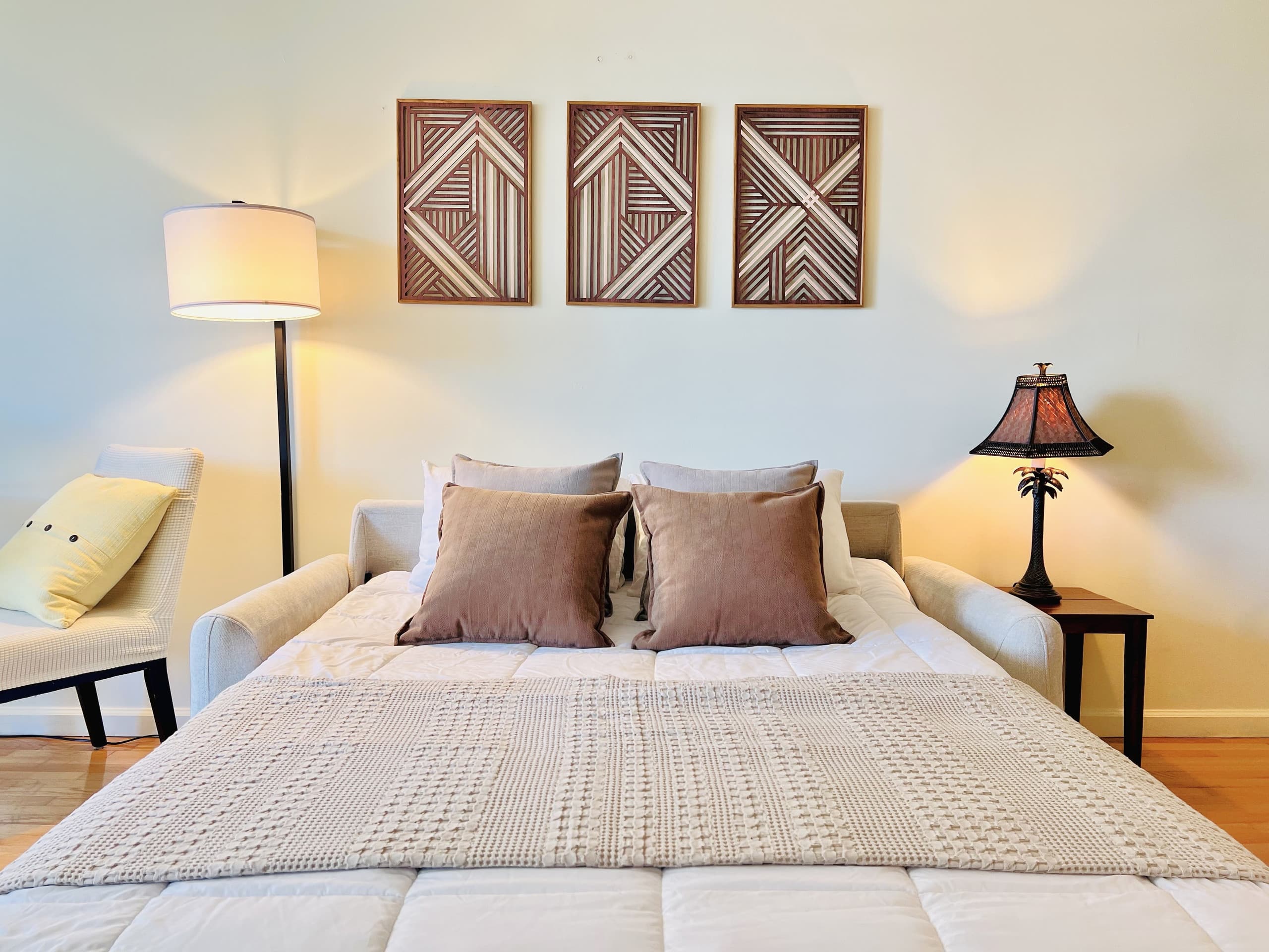 Tropical Escape in Waikiki with Free Parking - Image 33