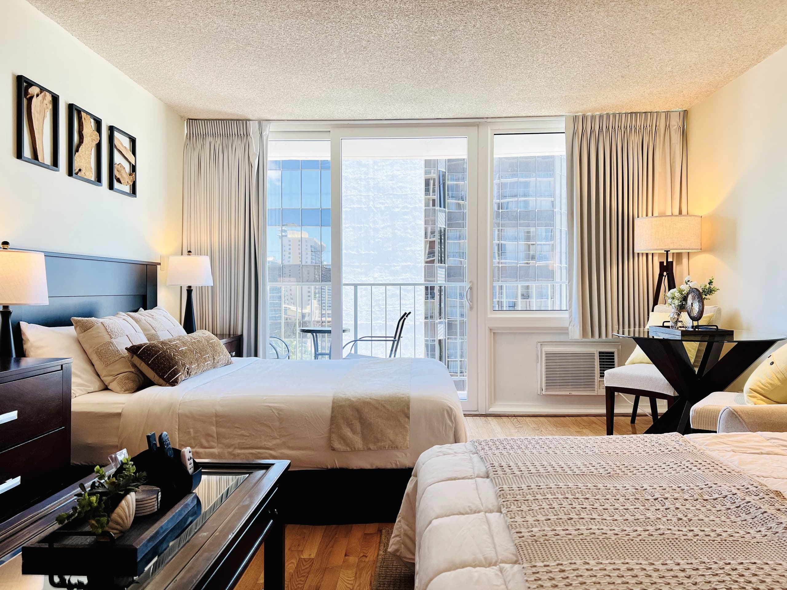 Tropical Escape in Waikiki with Free Parking - Image 27