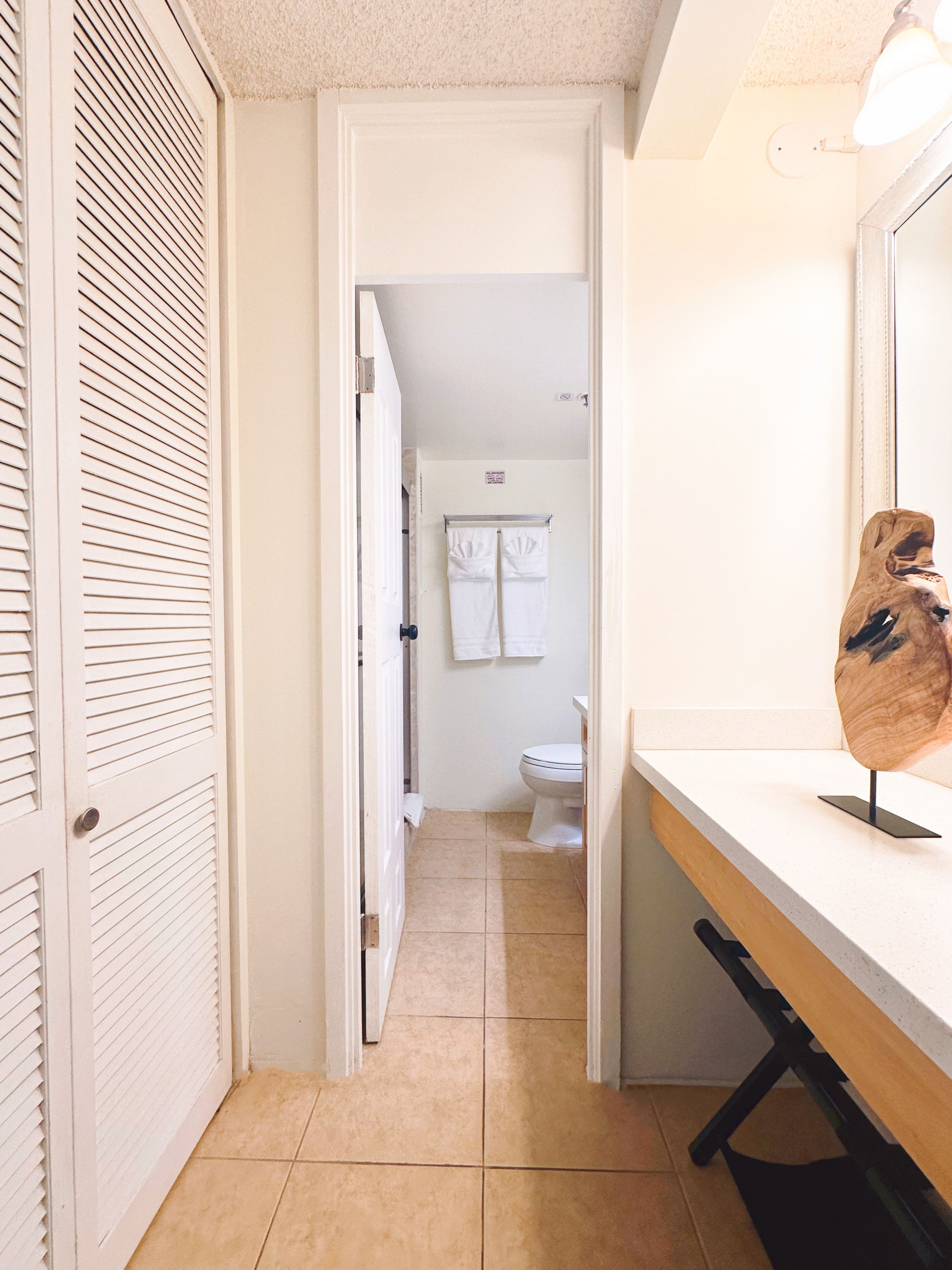 Tropical Escape in Waikiki with Free Parking - Image 11
