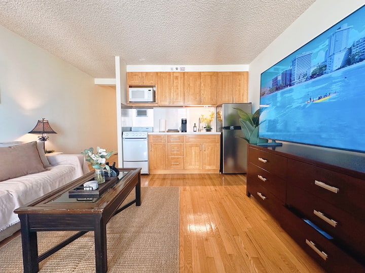 Tropical Escape In Waikiki With Free Parking - Honolulu