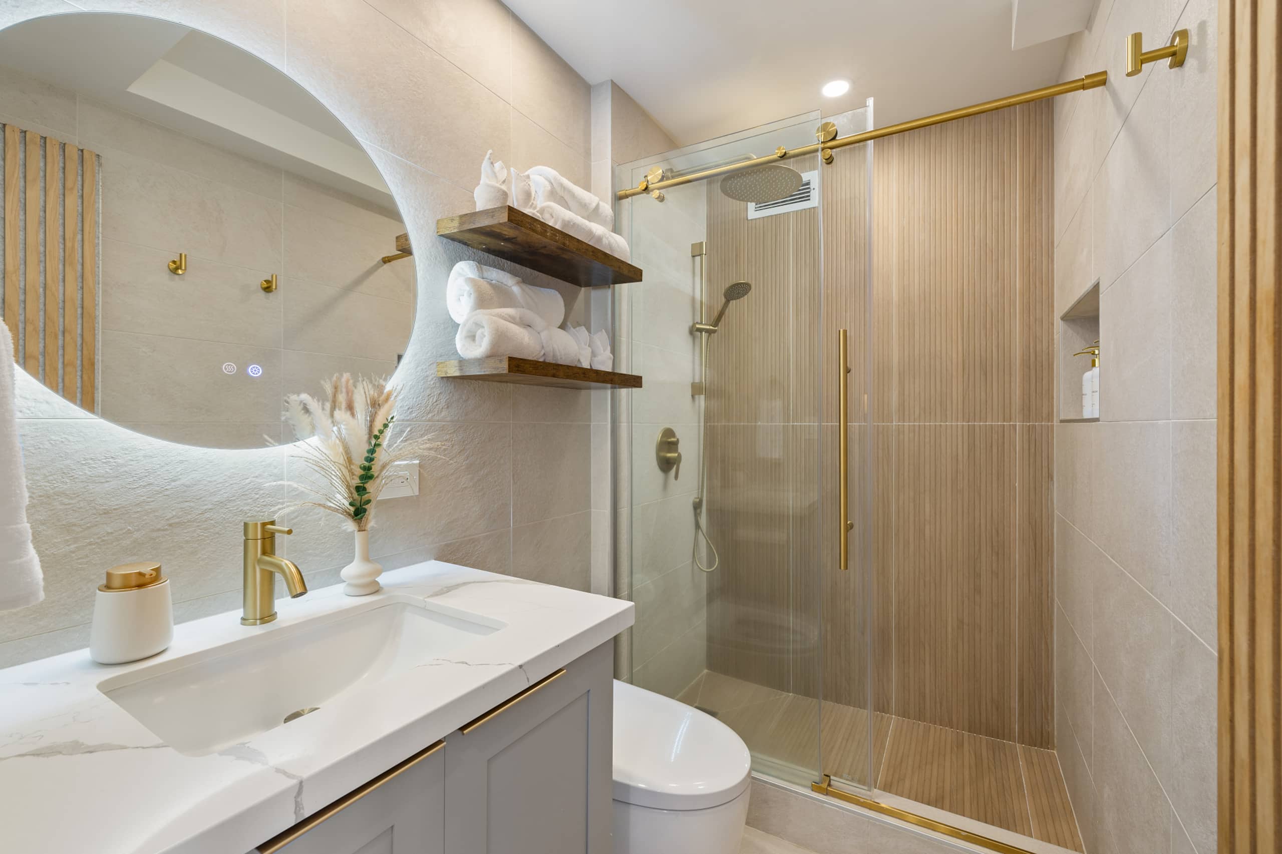 Waikiki Luxury Penthouse Oasis - Image 36