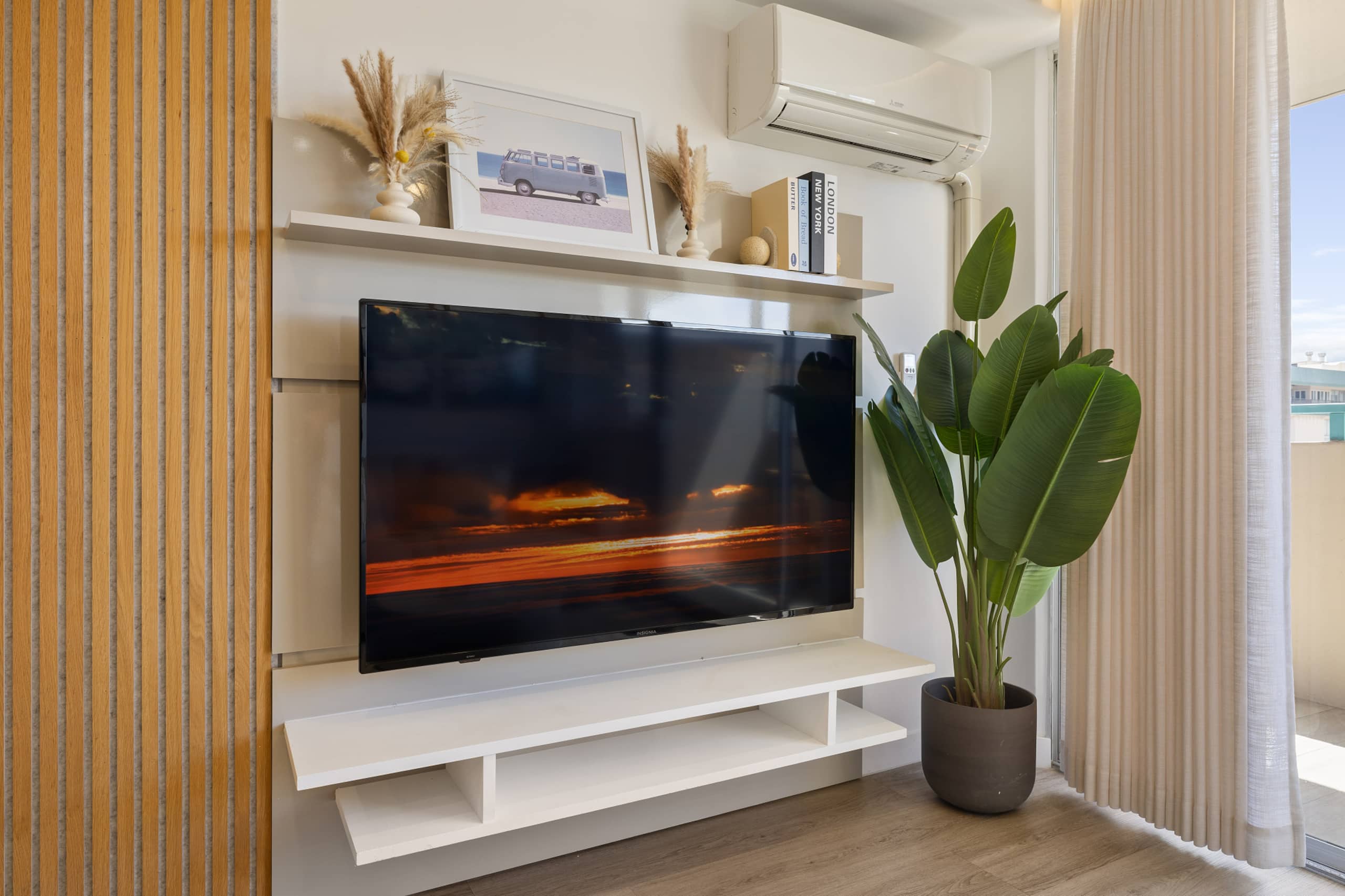 Waikiki Luxury Penthouse Oasis - Image 15