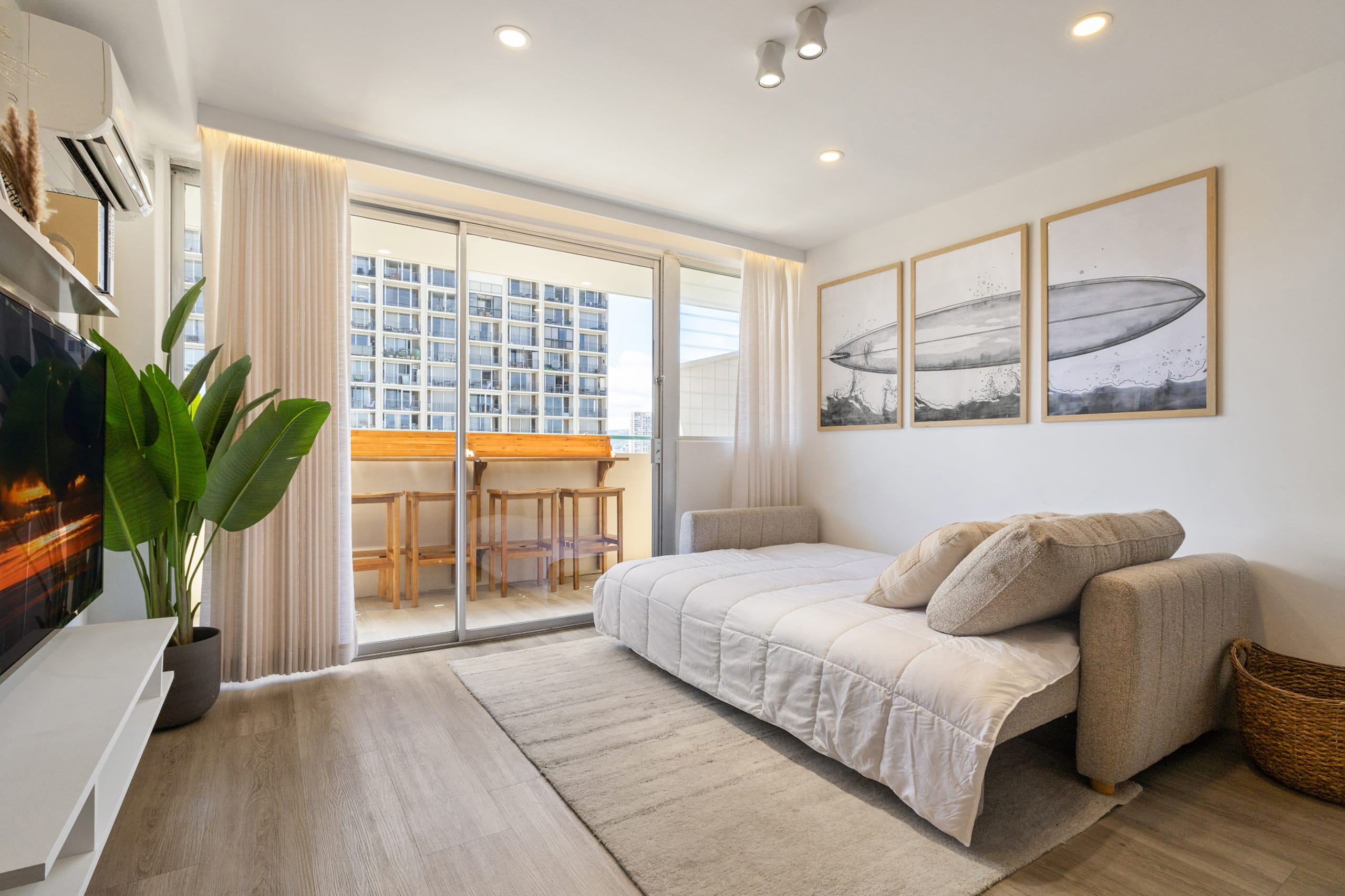 Waikiki Luxury Penthouse Oasis - Image 11
