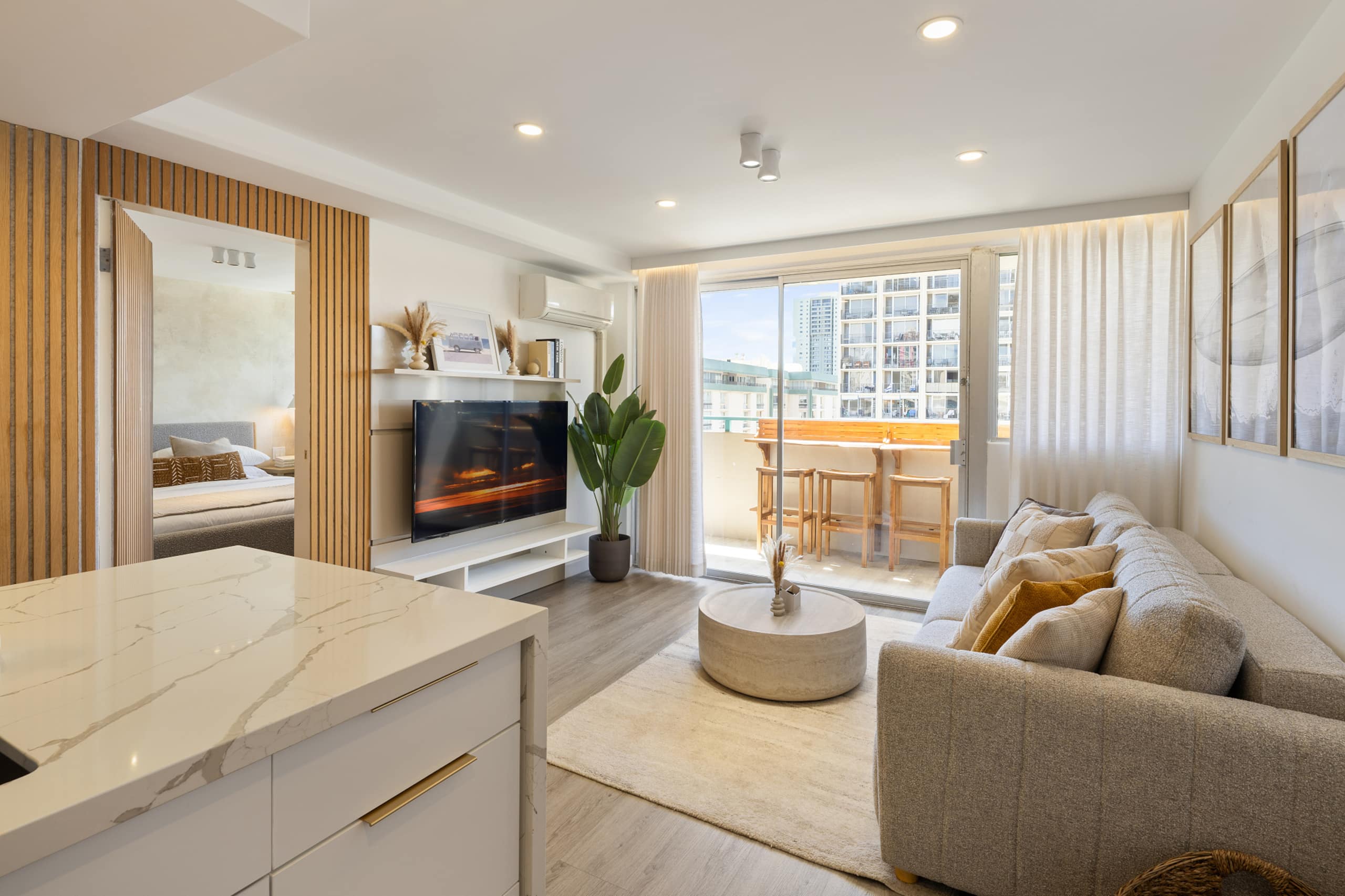 Waikiki Luxury Penthouse Oasis - Image 4