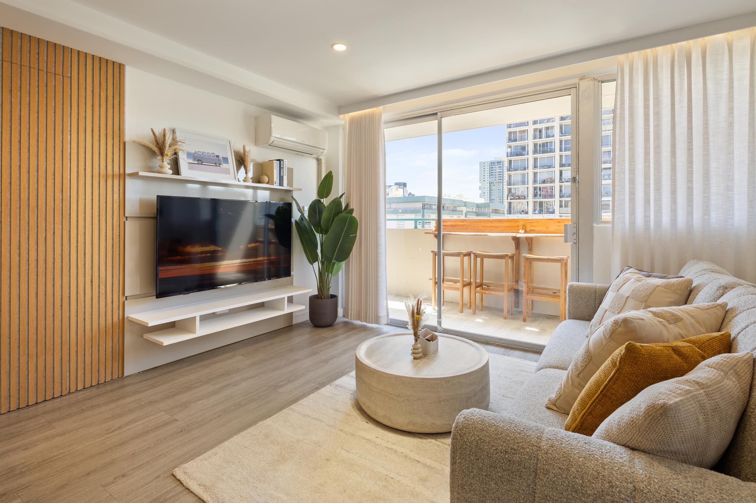 Waikiki Luxury Penthouse Oasis - Image 1