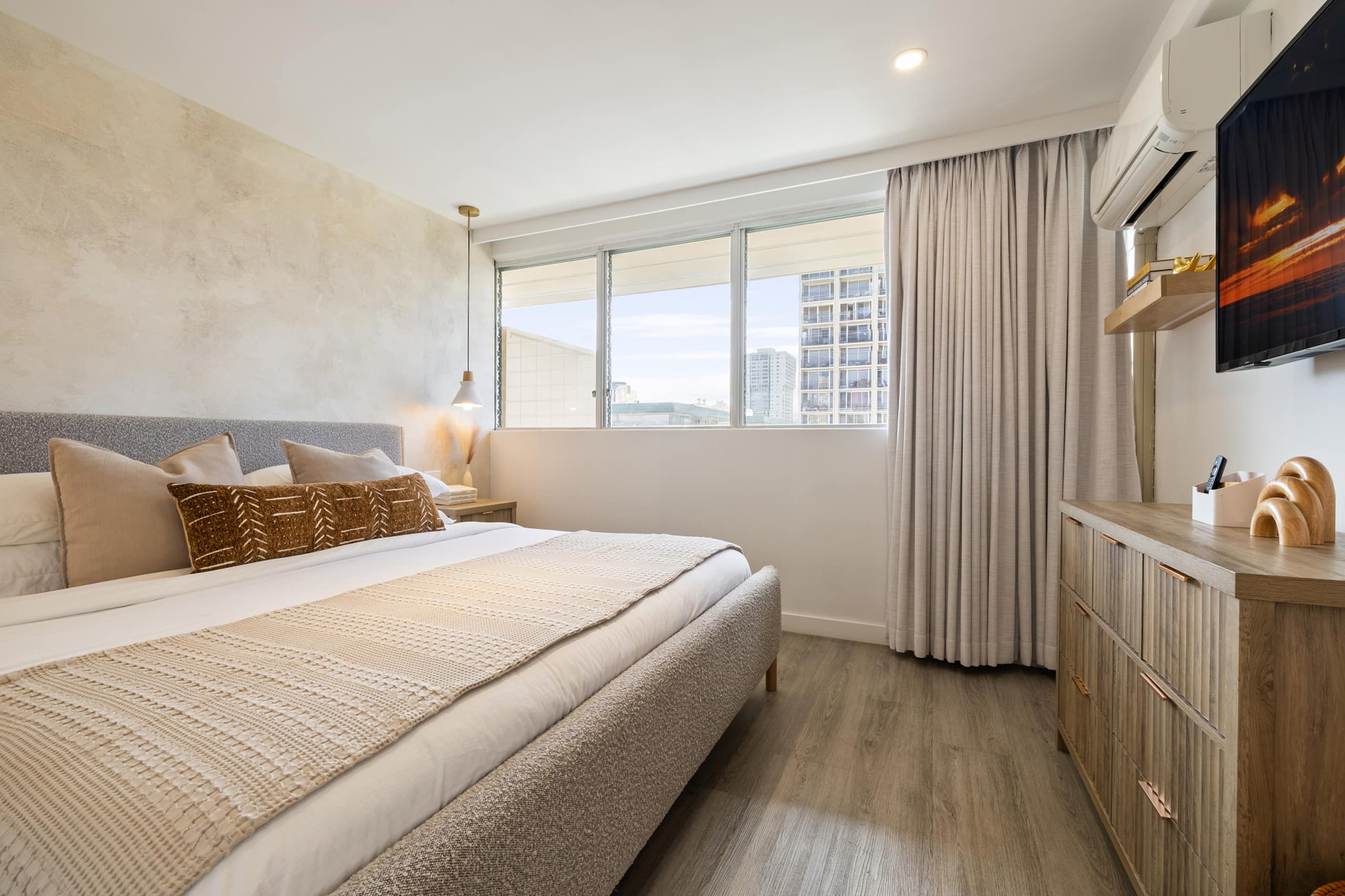 Waikiki Luxury Penthouse Oasis - Image 27
