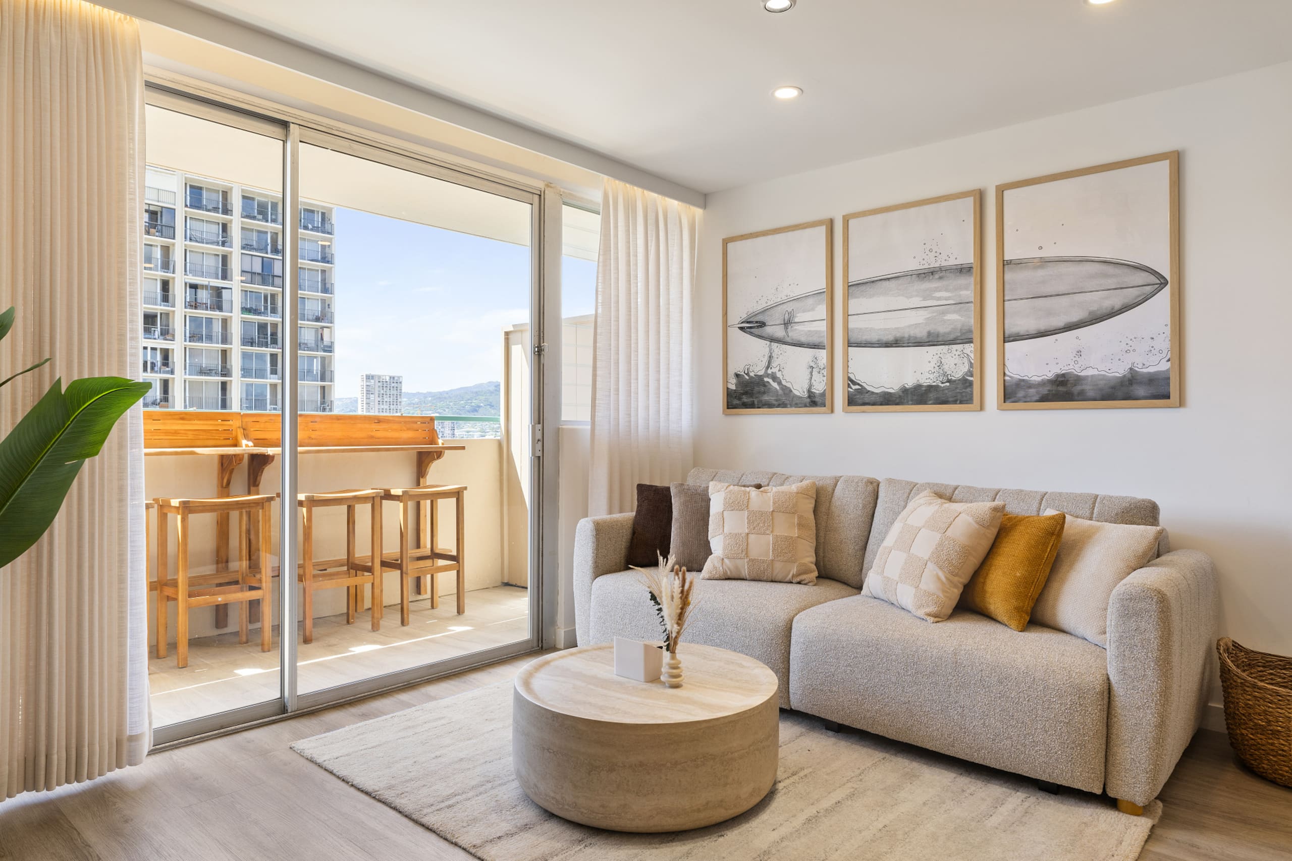 Waikiki Luxury Penthouse Oasis - Image 8