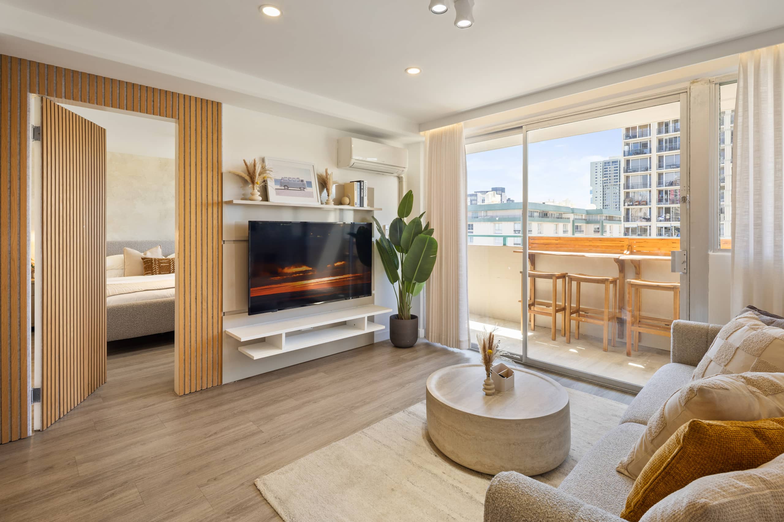 Waikiki Luxury Penthouse Oasis - Image 3