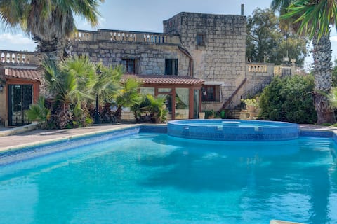 Ta Karag Villa•Countryside Escape w/ Pool & Tennis