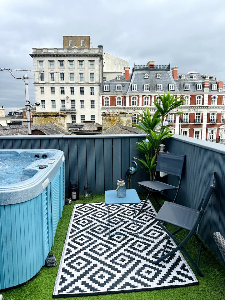 Luxury Group Stay, Rooftop HotTub, By Cruise Port