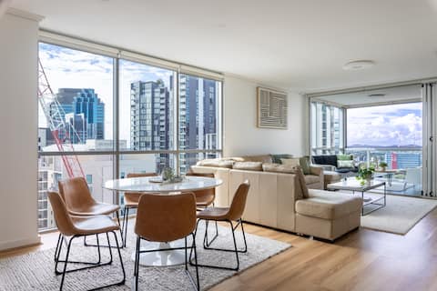 Luxury condo Brisbane CBD. parking.gym.pool