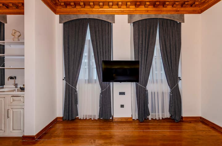 Elegant Design • W Balcony | In The Taksim - Beyoğlu