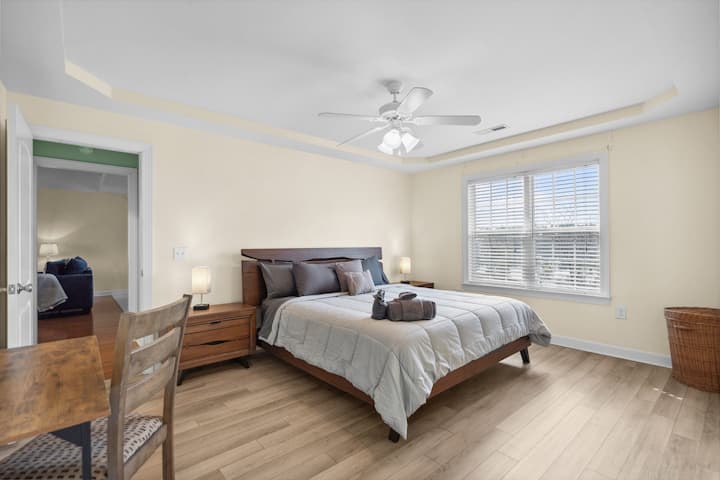 Very spacious retreat from the group or after a long day on the beach!