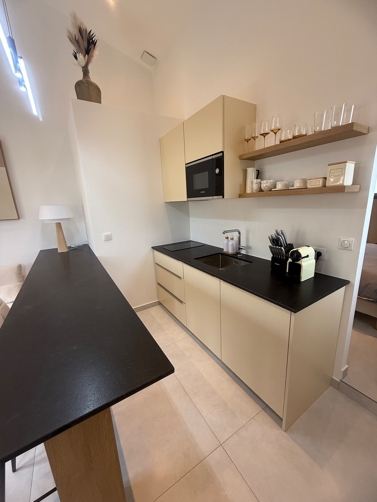 Popular Airbnb listing: Modern and air-conditioned apartment in L'isle Sur La Sorgue