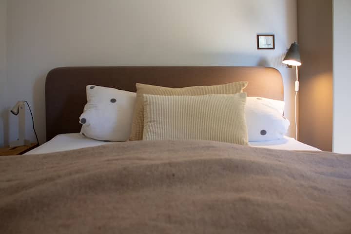 Schlafzimmer 1