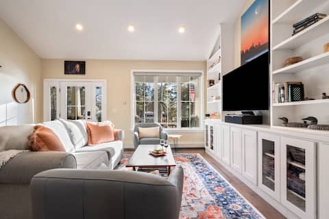 Luxury Lake House w/ Home Theater, Hot Tub & Gym